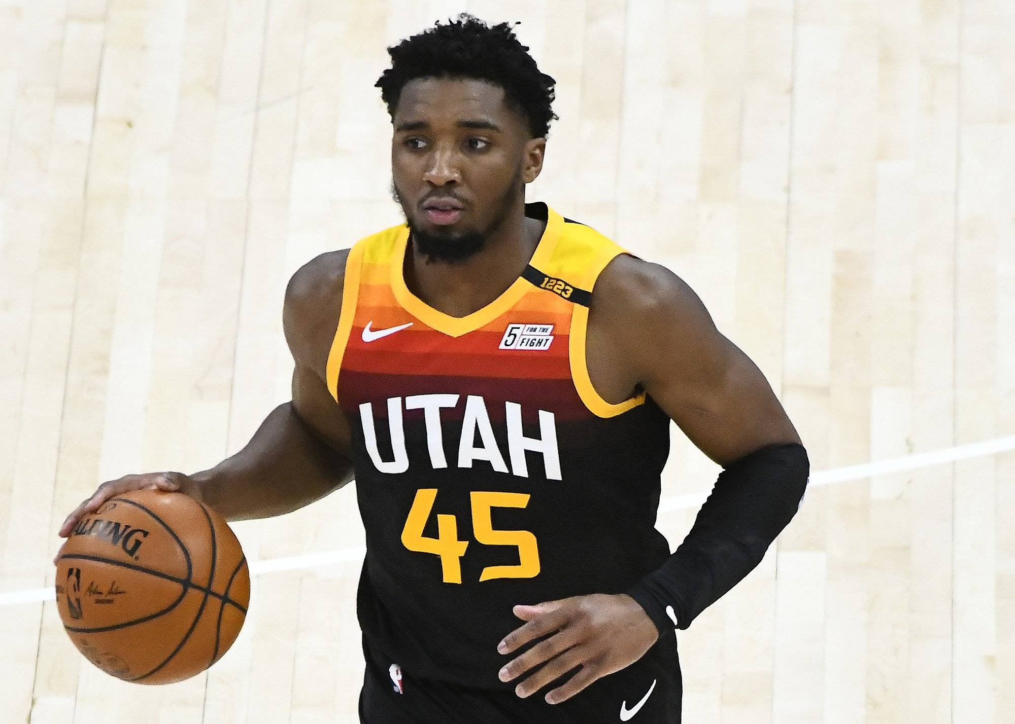 爵士客场战胜国王，取得联盟最佳战绩！的简单介绍