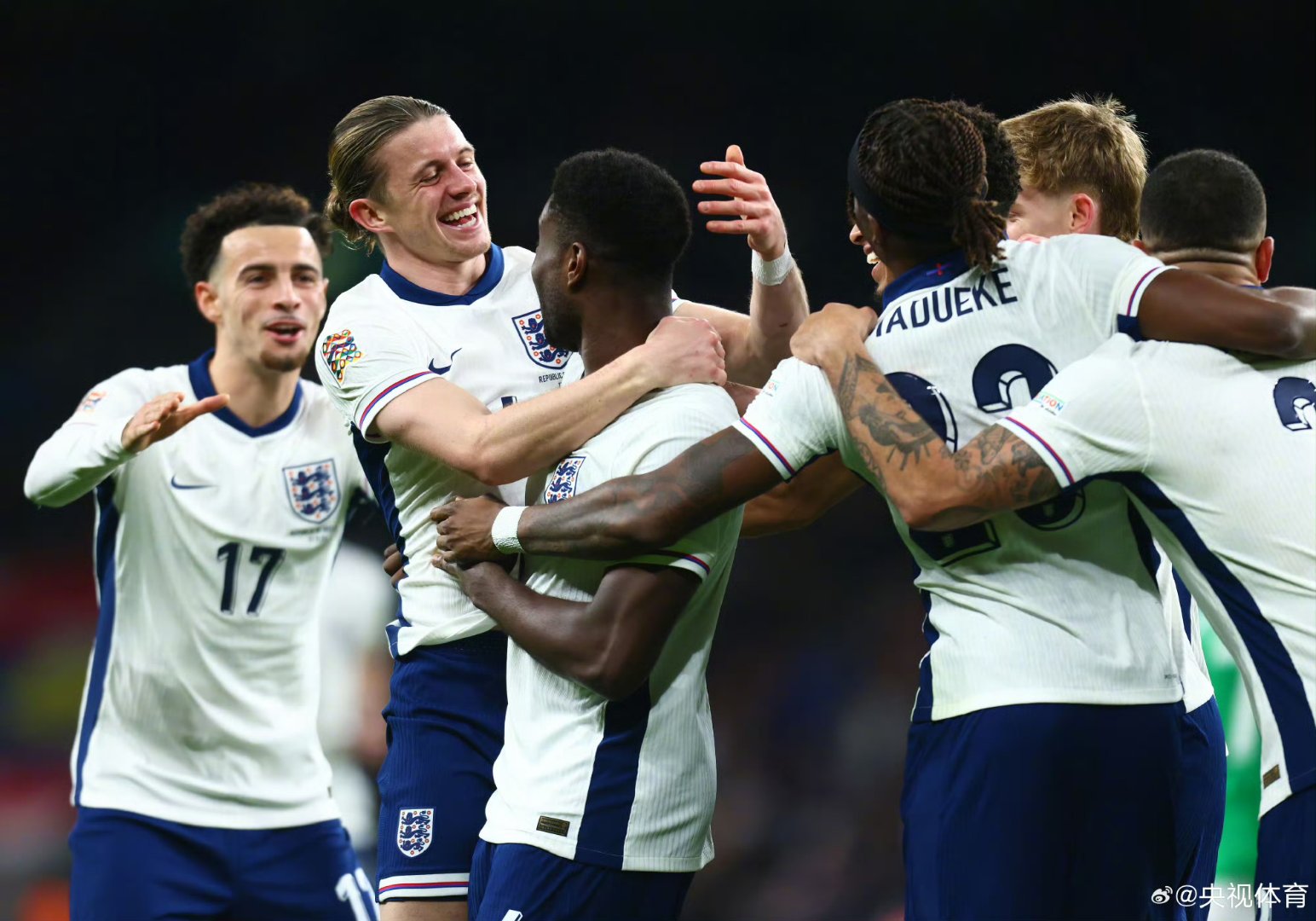 包含爱尔兰队在欧预赛中对阵北马其顿队的词条