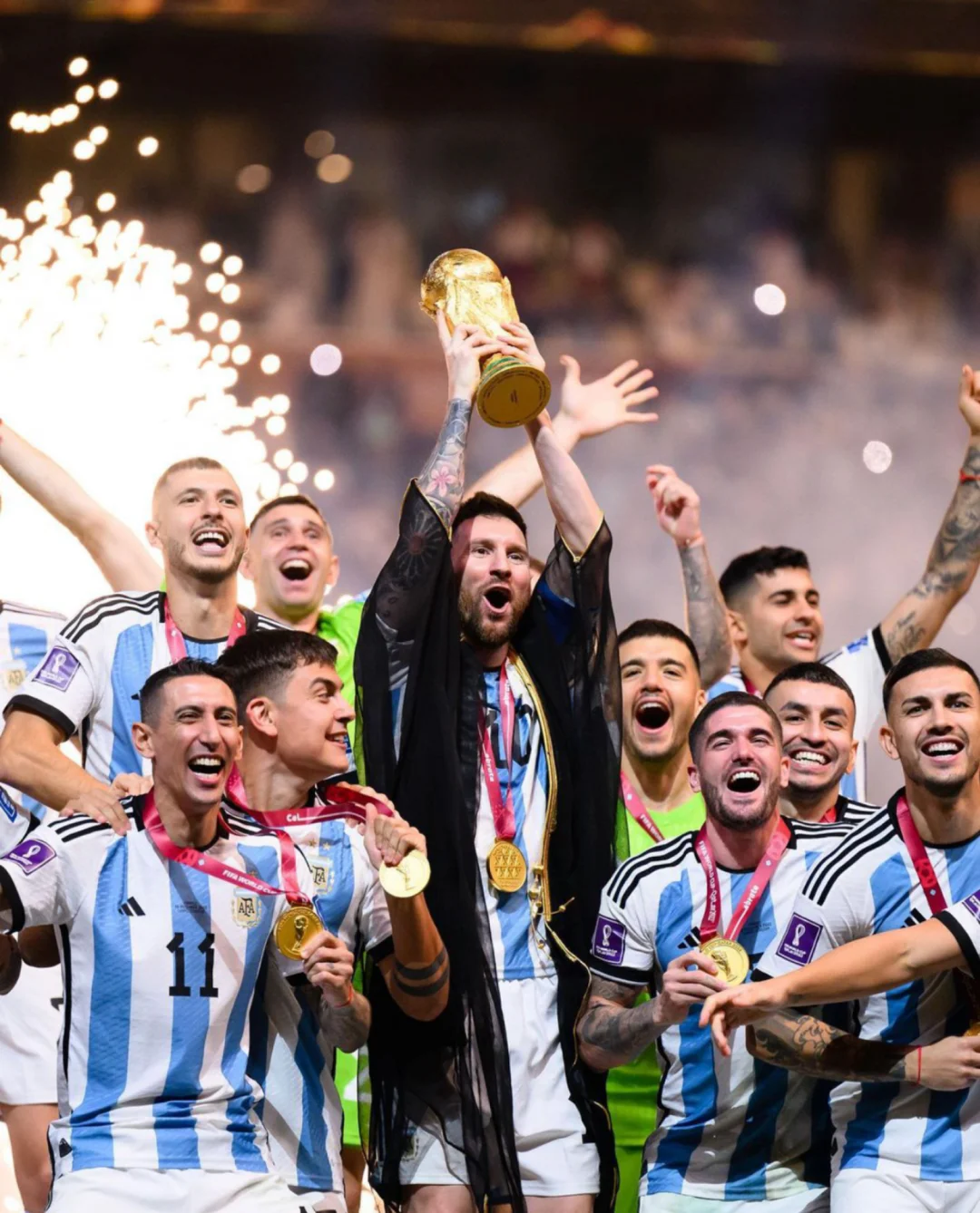 足球盛宴再度上演,球员们全力拼搏的简单介绍 足球盛宴再度上演,球员们全力拼搏的简单介绍