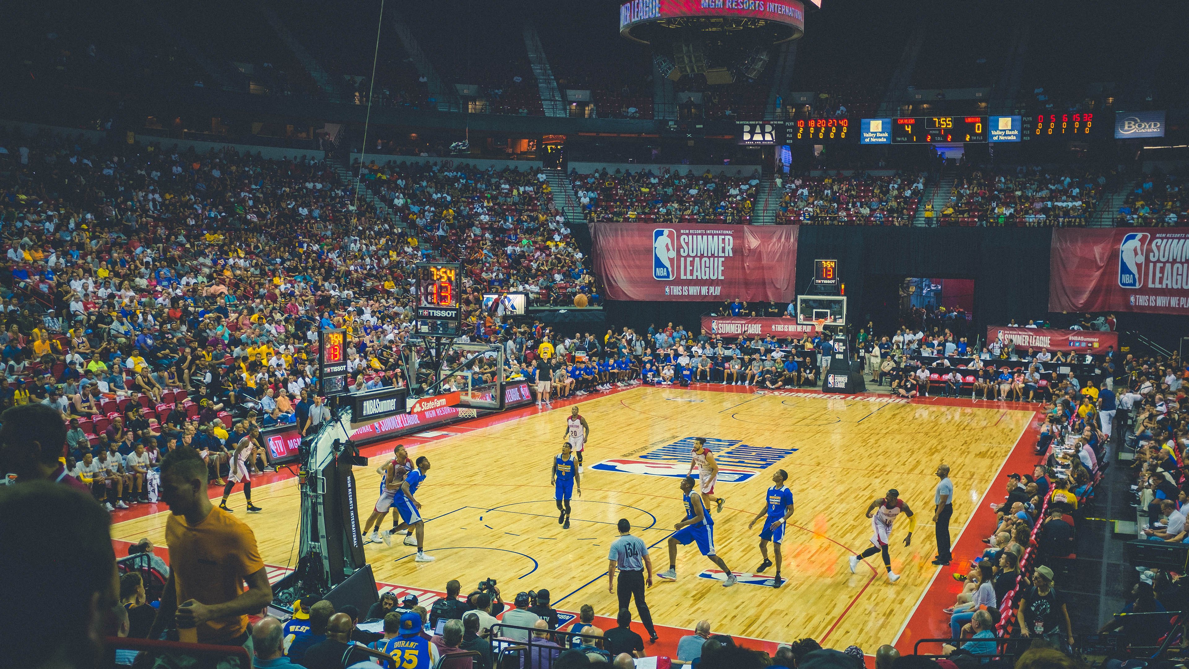 掘金完胜热火，杜兰特状态火热，一场技术与意志的巅峰对决